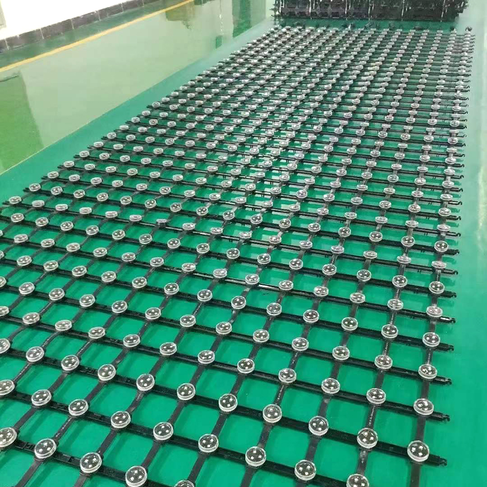 華宇星戶外全彩led透明顯示網格屏與傳統LED顯示屏有什么異同點