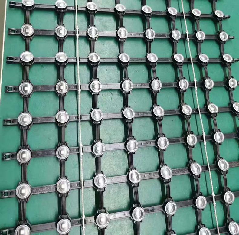 LED網(wǎng)格屏與LED傳統(tǒng)屏有什么區(qū)別？(圖2)